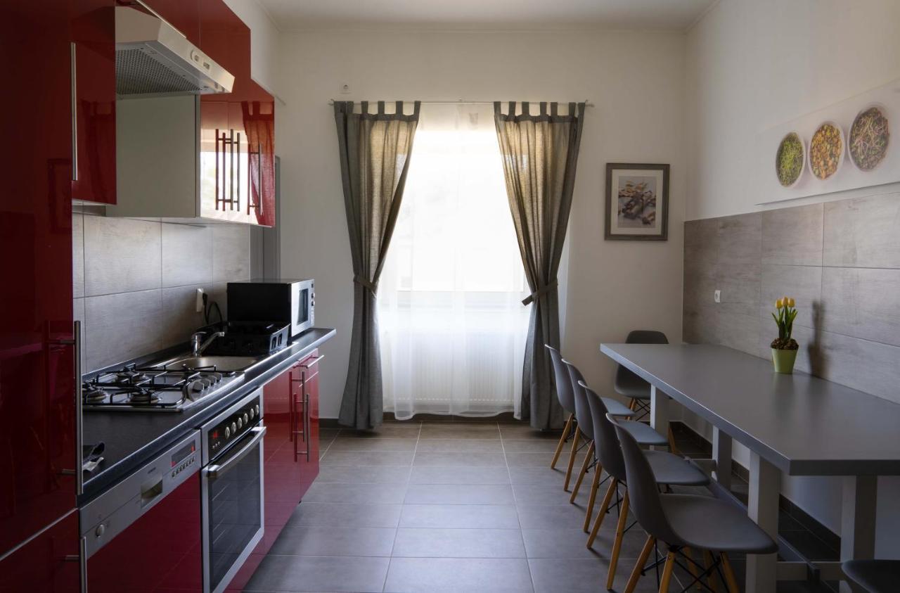 Kunfoglalas Apartmanhaz Kisujszallas Buitenkant foto
